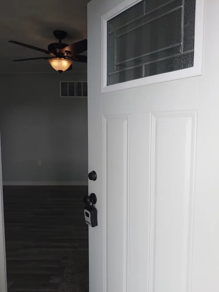 302 Beverly Ave., Waverly, OH 45690 - #3