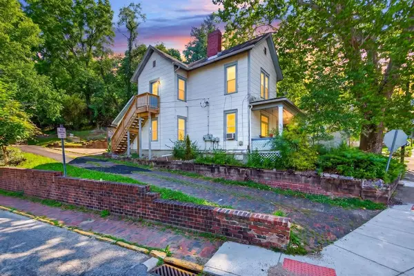 210 W State Street, Athens, OH 45701