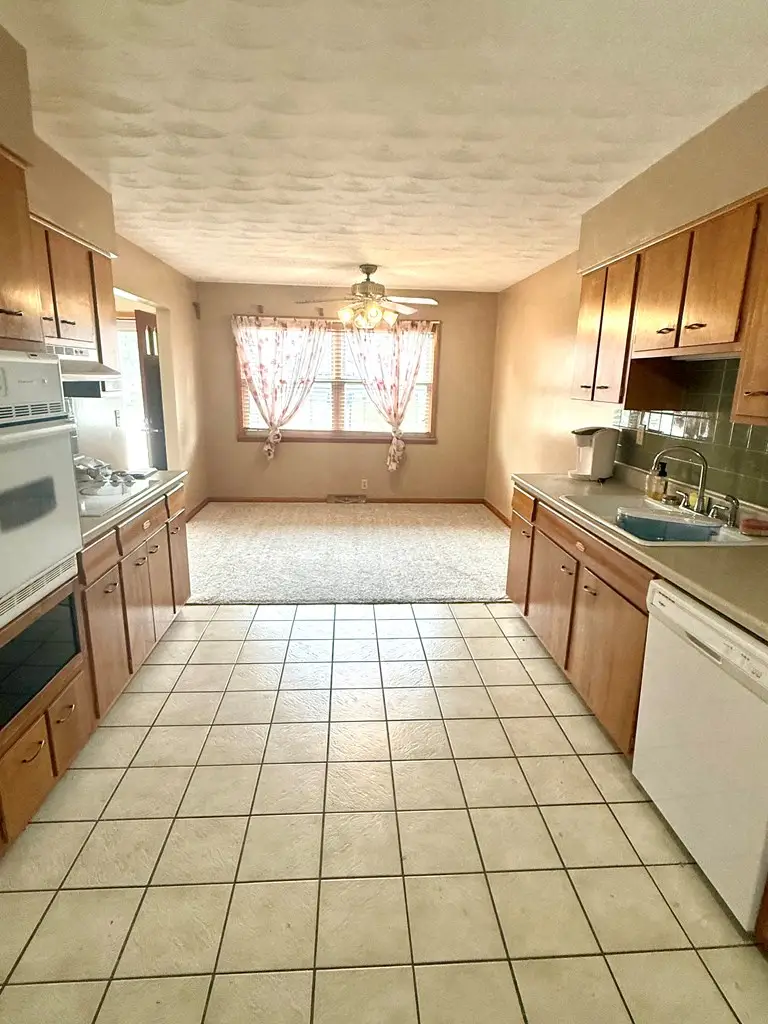 581 W 5th St, Chillicothe, OH 45601 - #3