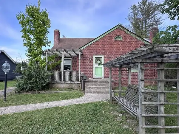 15 Westlawn Avenue, Jackson, OH 45640