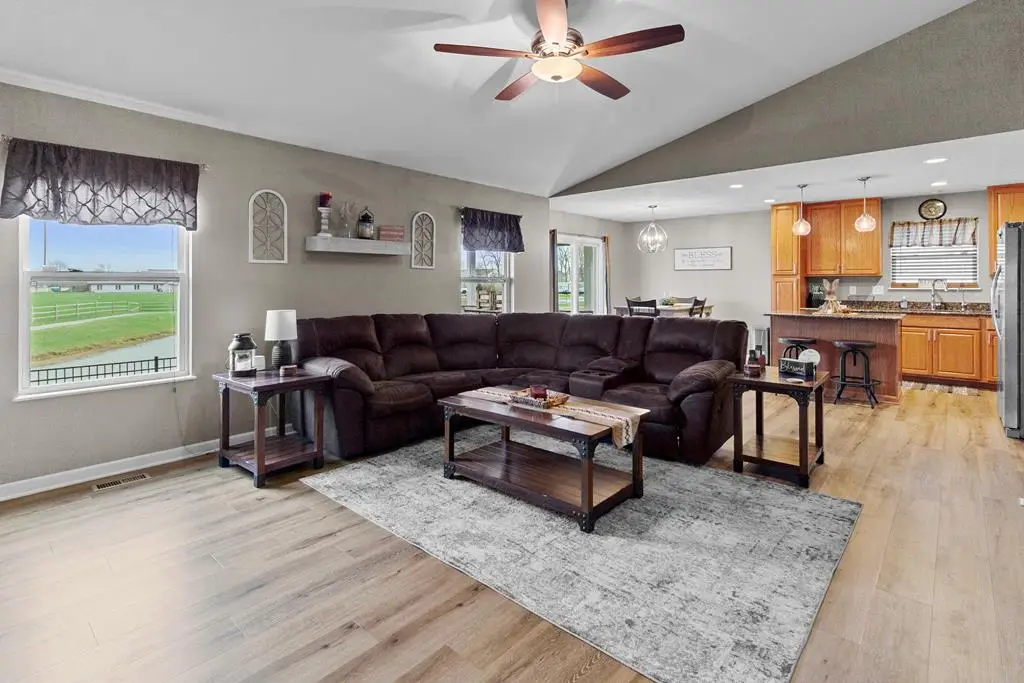 159 Chestnut Commons Drive, Commercial Point, OH 43116 - #1