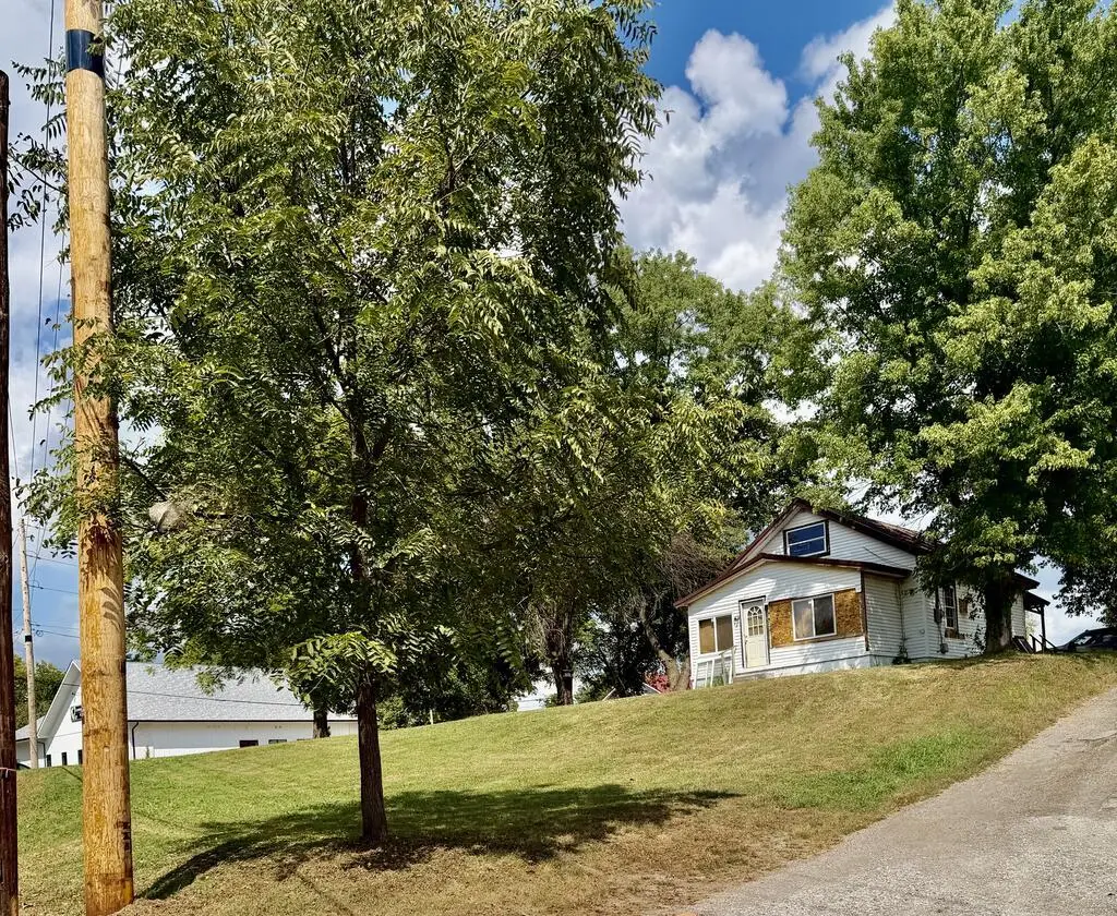 405 W 2nd St, Waverly, OH 45690 - #1