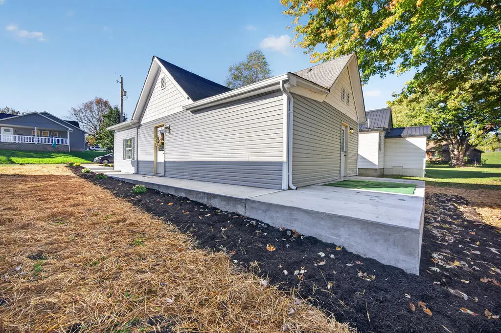 29 E 10th St, Wellston, OH 45692 - #1