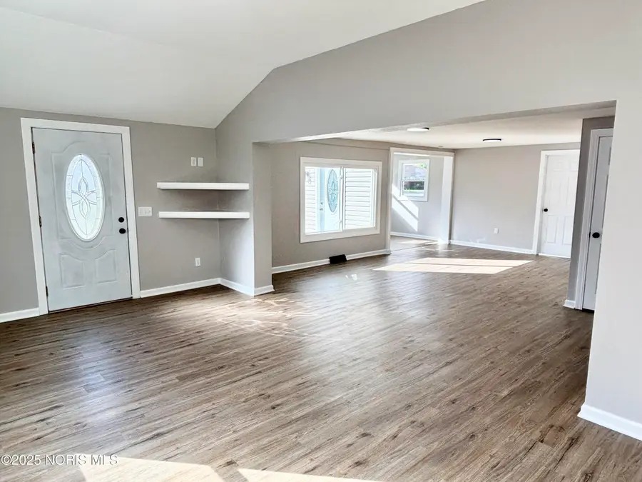 2745 Mechanic Street, Oregon, OH 43616 - Image #2