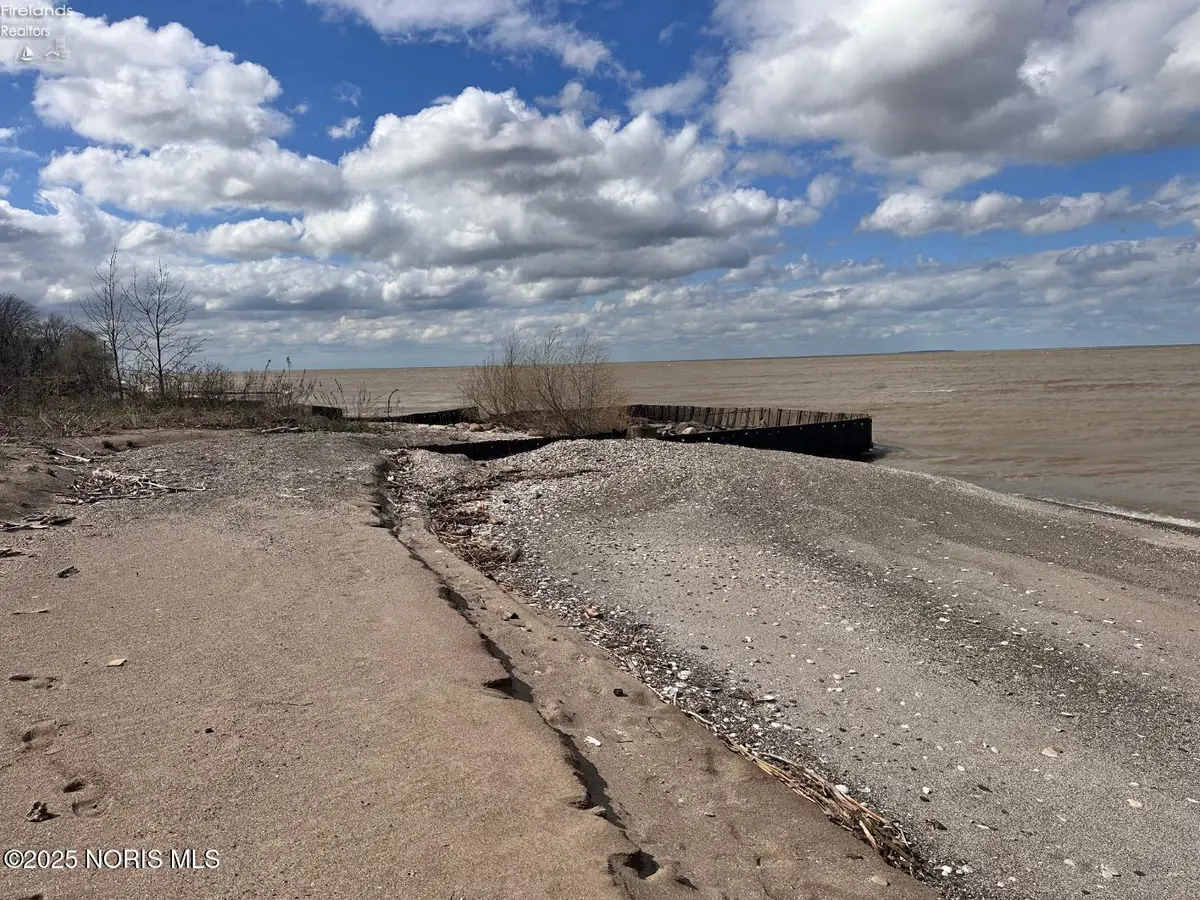 7911 W Sand Beach Road, Oak Harbor, OH 43449 - Image #1