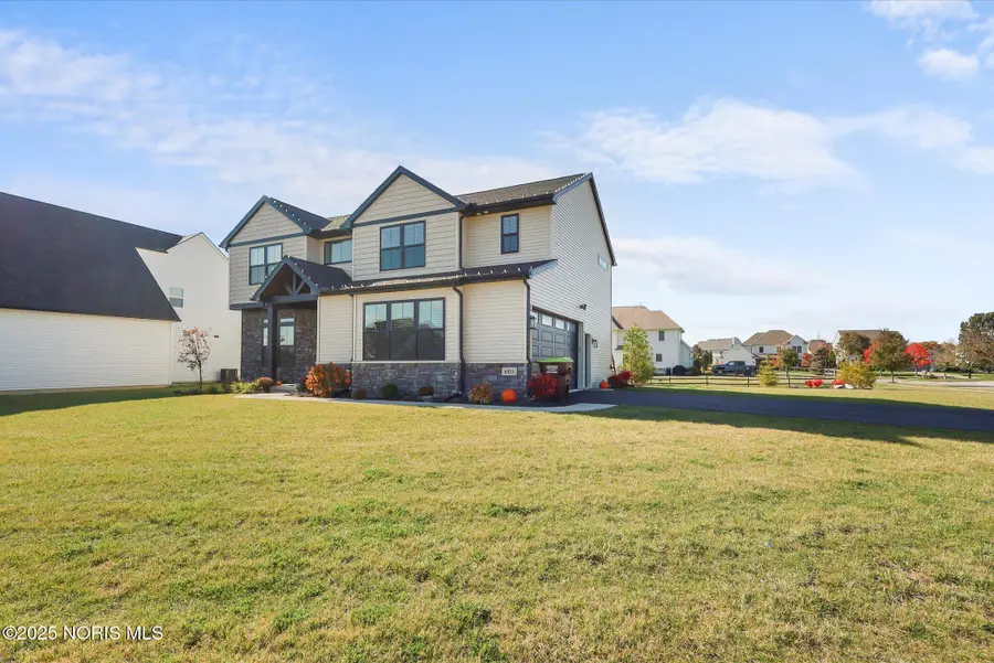 6035 Walnut Springs Boulevard, Sylvania, OH 43560 - Image #2