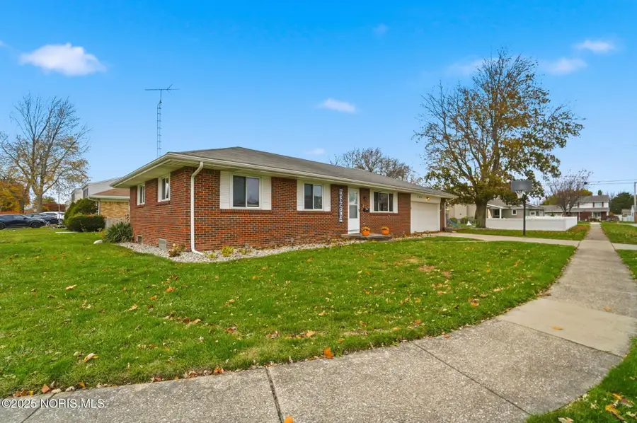 326 Pepperton Drive, Oregon, OH 43616 - Image #2