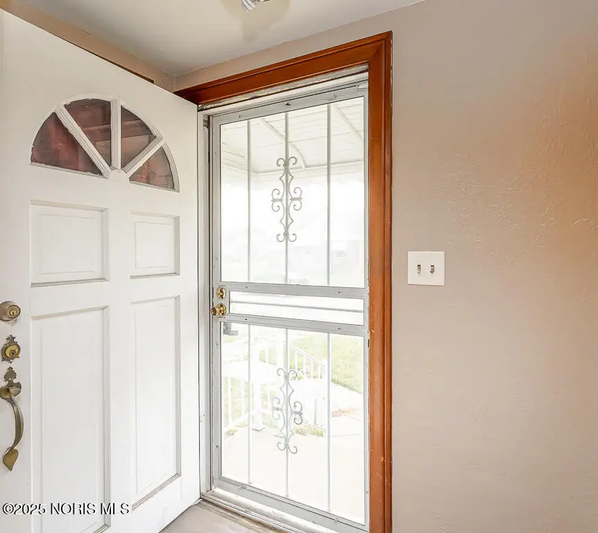 247 Majestic Drive, Toledo, OH 43608 - Image #2