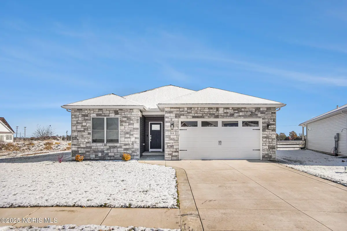 244 E Bay Harbor Court, Bowling Green, OH 43402 - Image #1