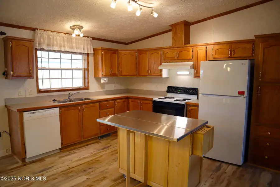 715 S Holland Sylvania Road, Toledo, OH 43615 - Image #3