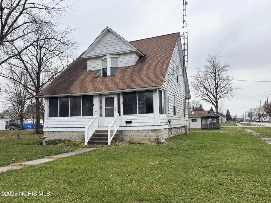 527 N Locust Street, Oak Harbor, OH 43449 - Image #2