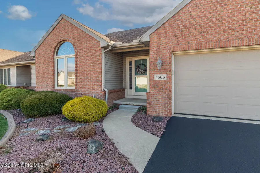 1566 N Redhawk Drive, Perrysburg, OH 43551 - Image #2