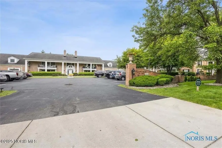 4243 W Bancroft Street, Ottawa Hills, OH 43615 - Image #2