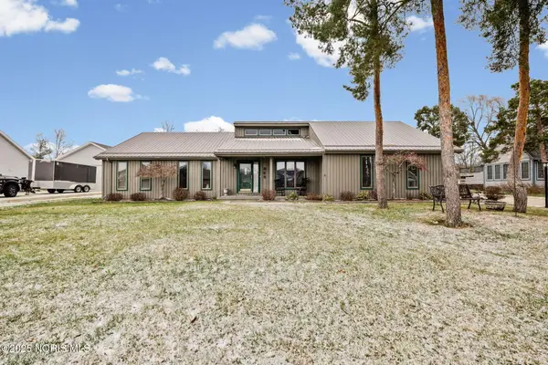 825 Bitterbrush Lane, Findlay, OH 45840