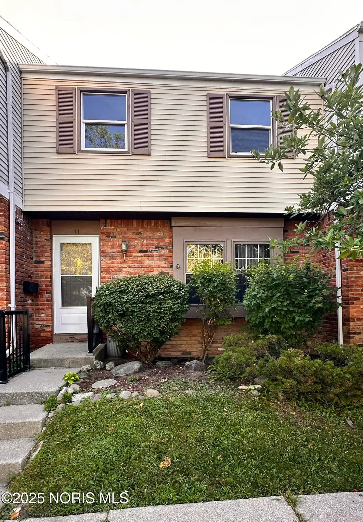 11 Meadowbrook Drive, Perrysburg, OH 43551 - Image #1