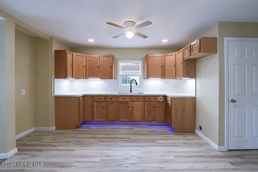 2121 Airport Highway, Toledo, OH 43609 - Image #2