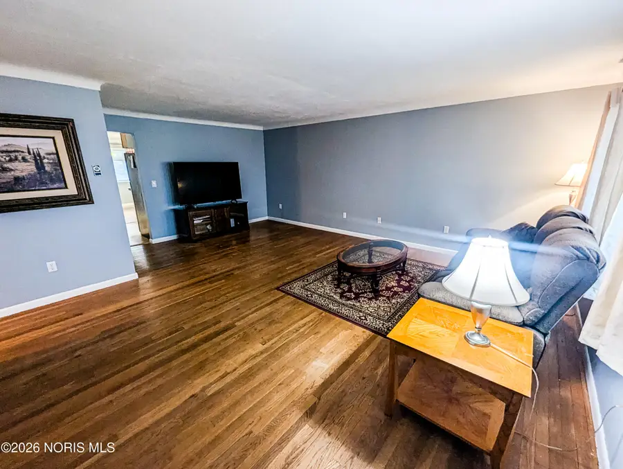 429 Burnham Drive, Fostoria, OH 44830 - Image #2