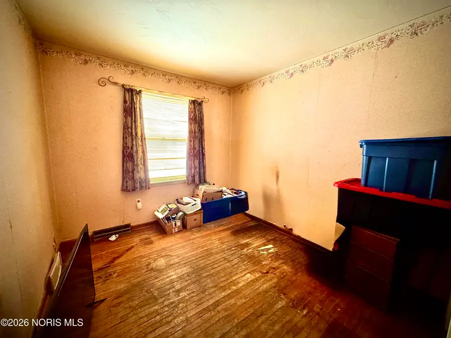 558 Thurston Street, Toledo, OH 43605 - #3