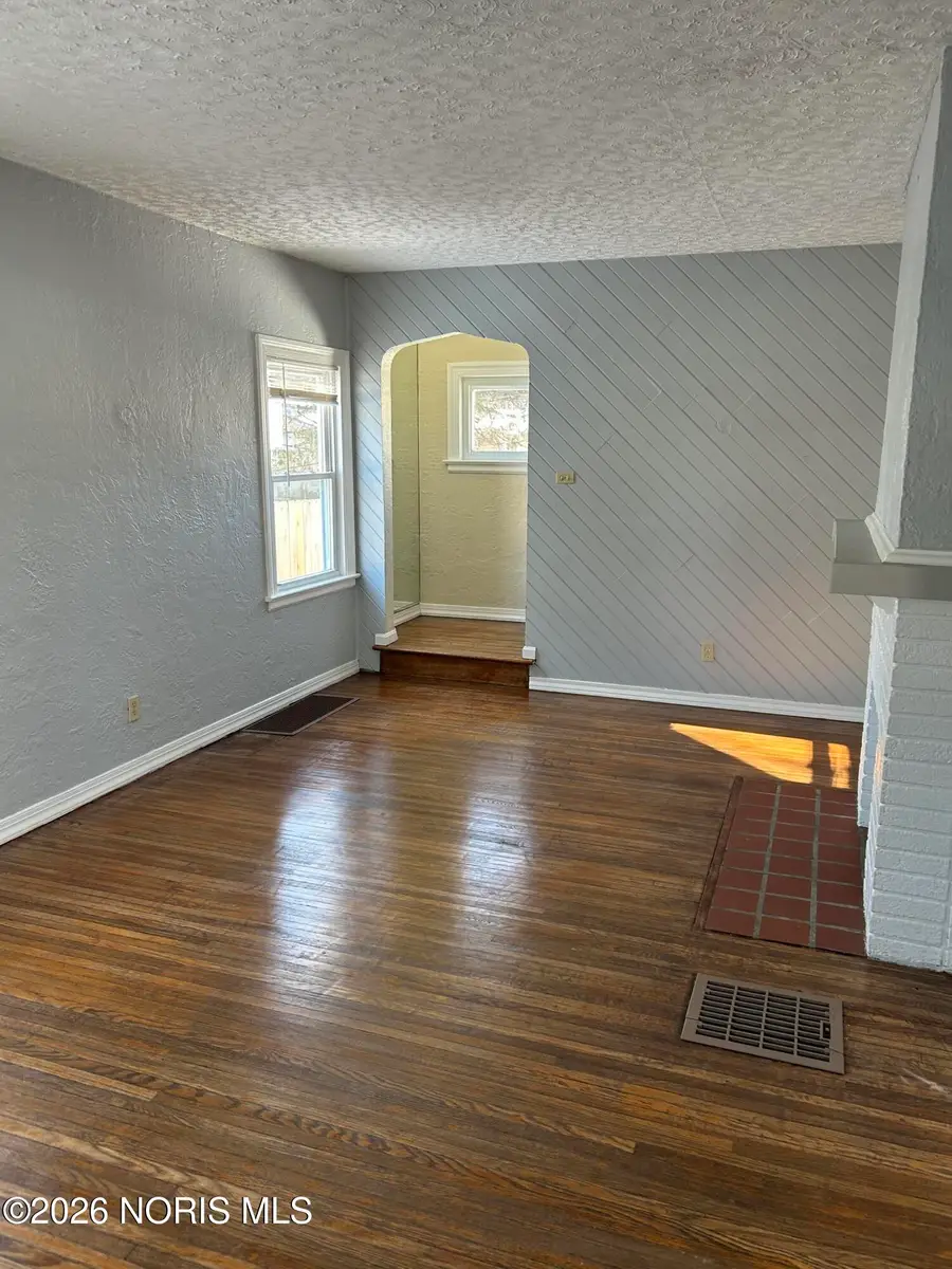 6043 325th Street, Toledo, OH 43611 - #2