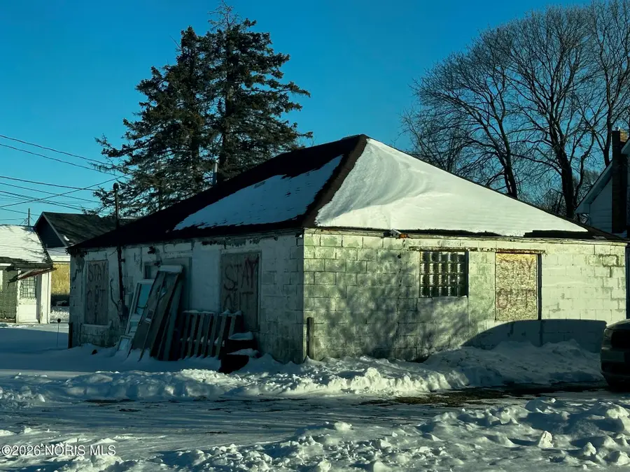 242 Sycamore Street, Fostoria, OH 44830 - #3