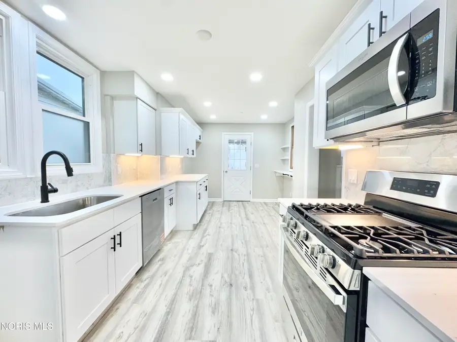 4104 Caroline Avenue, Toledo, OH 43612 - #3