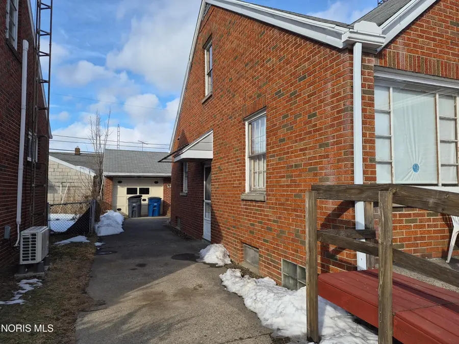 307 Majestic Drive, Toledo, OH 43608 - #3