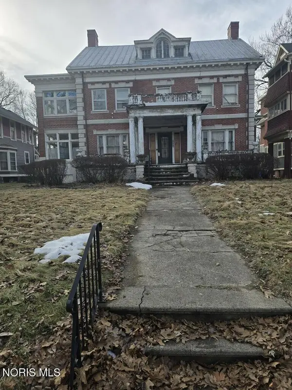 2229 Parkwood Avenue, Toledo, OH 43620