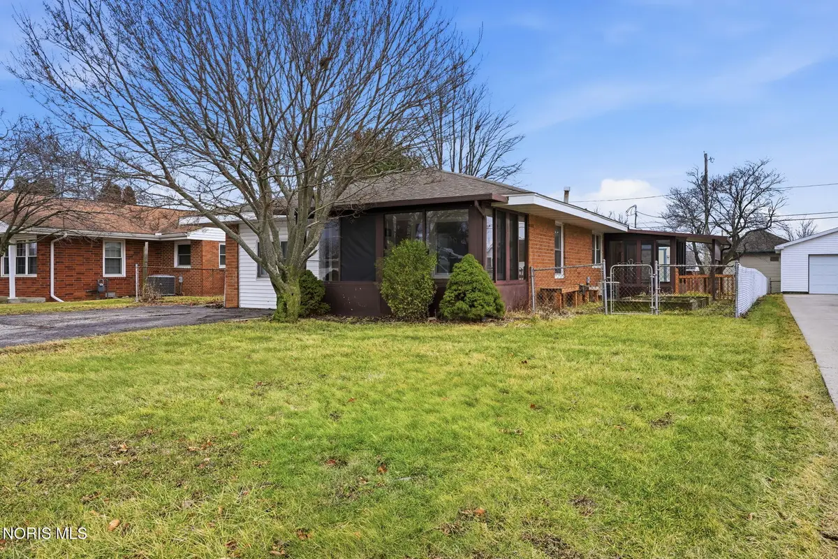 323 W Bigelow Avenue, Findlay, OH 45840 - #1