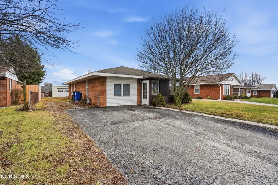 323 W Bigelow Avenue, Findlay, OH 45840 - #2