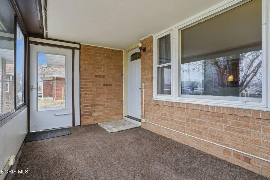 323 W Bigelow Avenue, Findlay, OH 45840 - #3