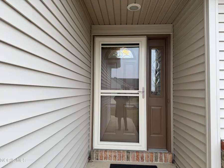 318 Country Meadows Drive, Oak Harbor, OH 43449 - #2