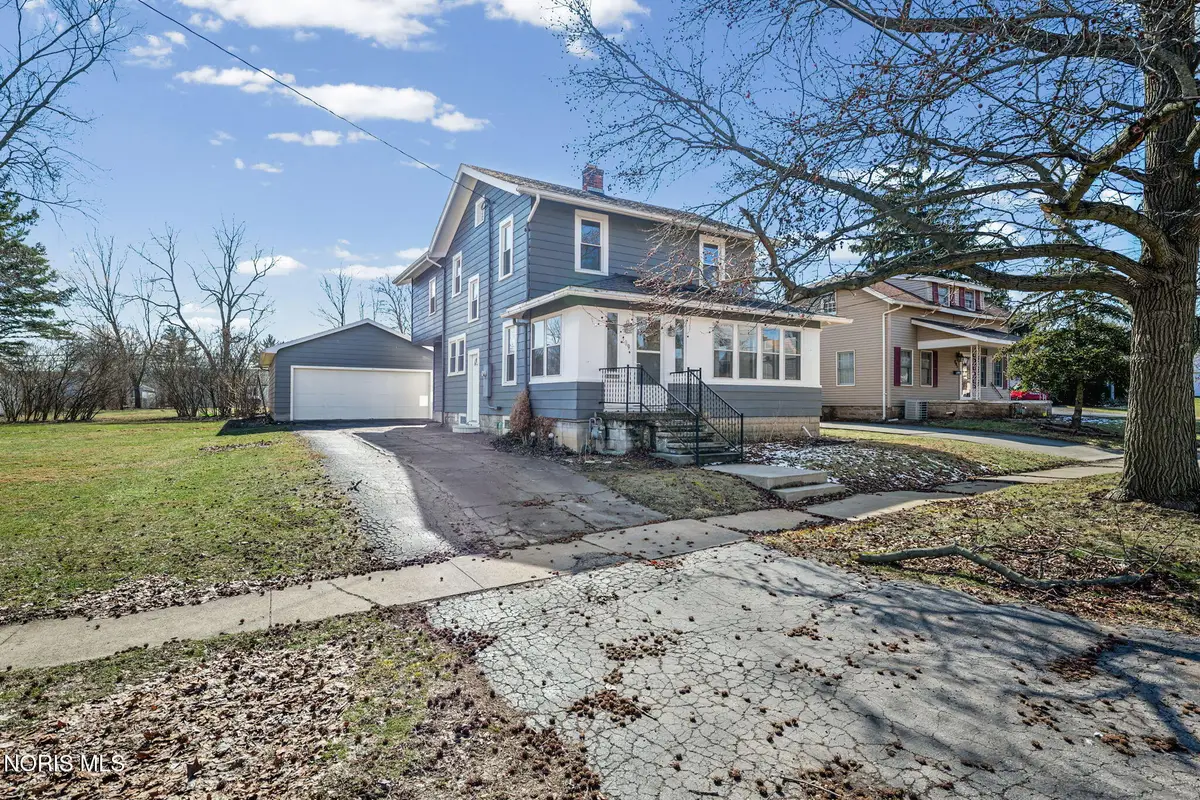 209 E Hobart Avenue, Findlay, OH 45840 - #1