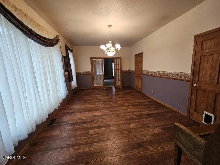 212 S Michigan Avenue, Edgerton, OH 43517 - #2