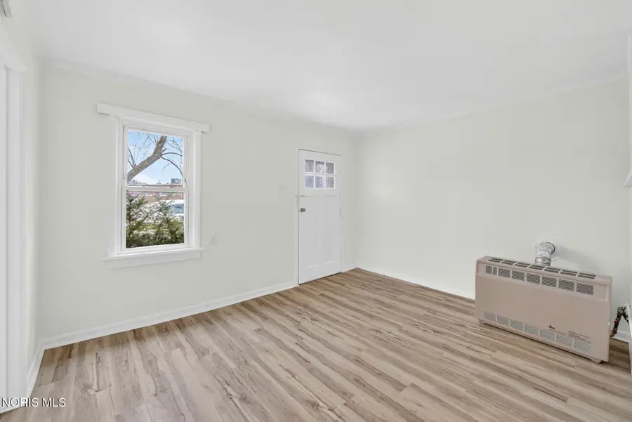 1464 Sunshine Street, Oregon, OH 43616 - #3