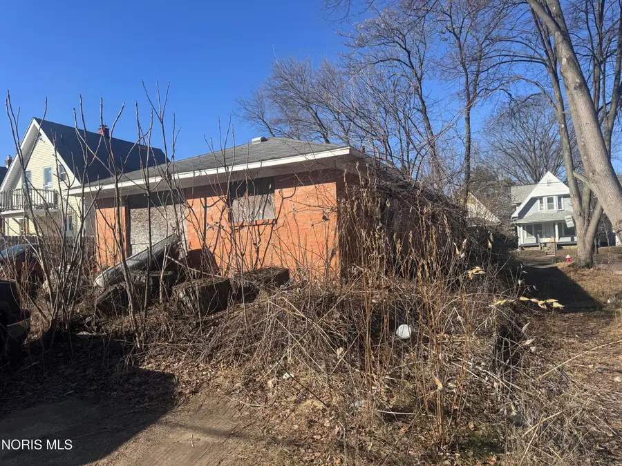 535 Carlton Street, Toledo, OH 43609 - #3