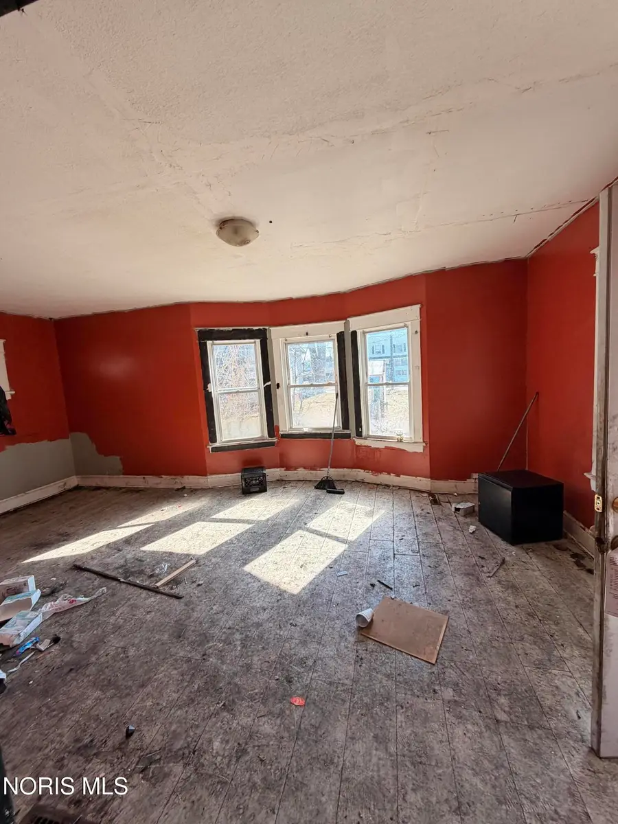 445 Hiett Avenue, Toledo, OH 43609 - #3