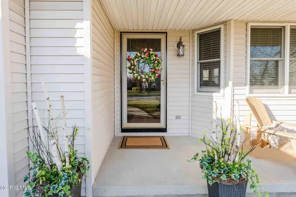 828 N Hill Trail, Findlay, OH 45840