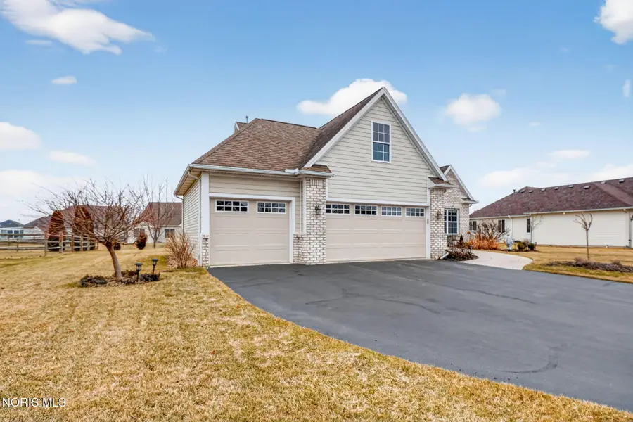 2805 Back Bay Dr, Maumee, OH 43537 - #2