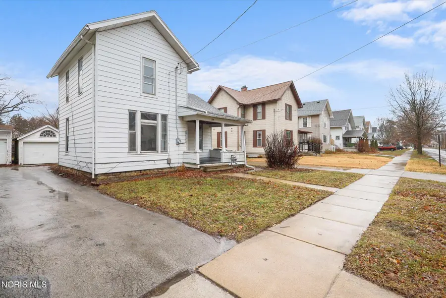 216 Buttonwood Avenue, Bowling Green, OH 43402 - #2