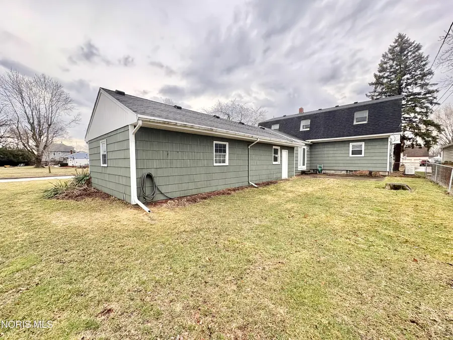 519 Sackett Street, Maumee, OH 43537 - #3