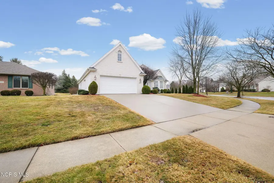 6708 Buck Creek Dr, Maumee, OH 43537 - #3