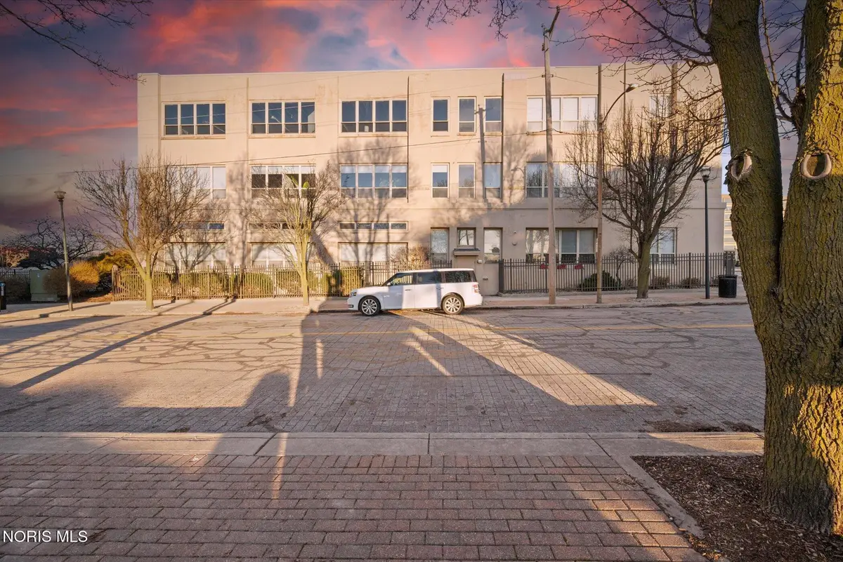 100 S Huron Street, Toledo, OH 43604 - #1