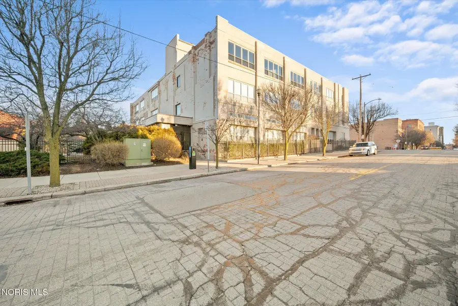 100 S Huron Street, Toledo, OH 43604 - #2