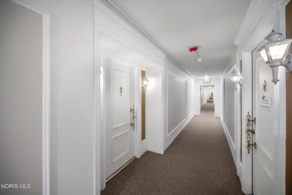 5679 Monroe Street, Sylvania, OH 43560