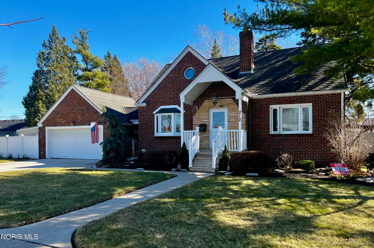 212 E Indiana Avenue, Maumee, OH 43537 - #1