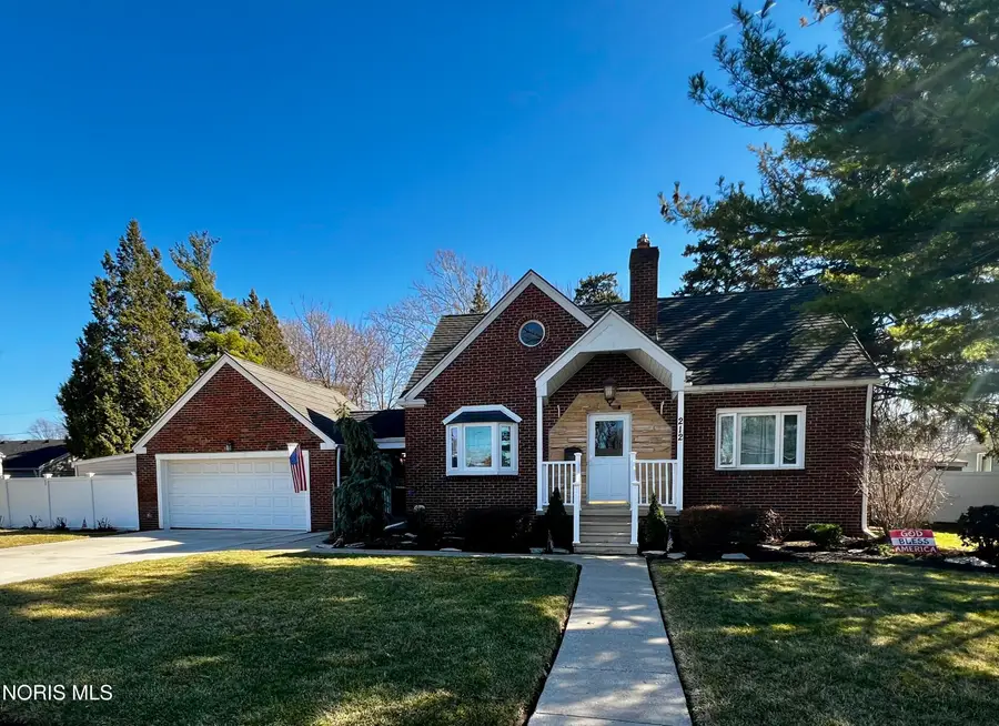 212 E Indiana Avenue, Maumee, OH 43537 - #2