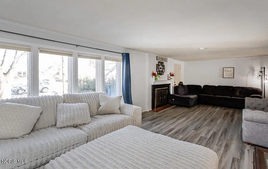 817 W Center Street, Fostoria, OH 44830 - #2