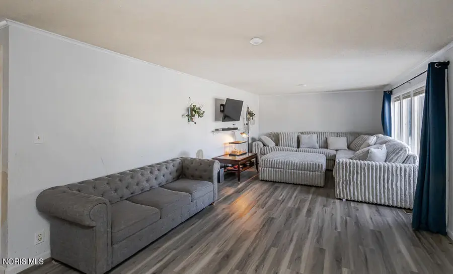 817 W Center Street, Fostoria, OH 44830 - #3