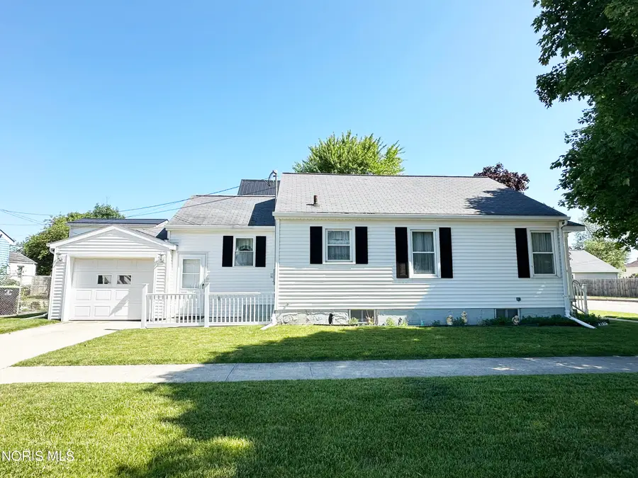 817 S Wood Street, Fostoria, OH 44830 - #2