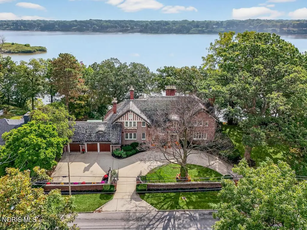 4215 River Road, Toledo, OH 43614 - #1